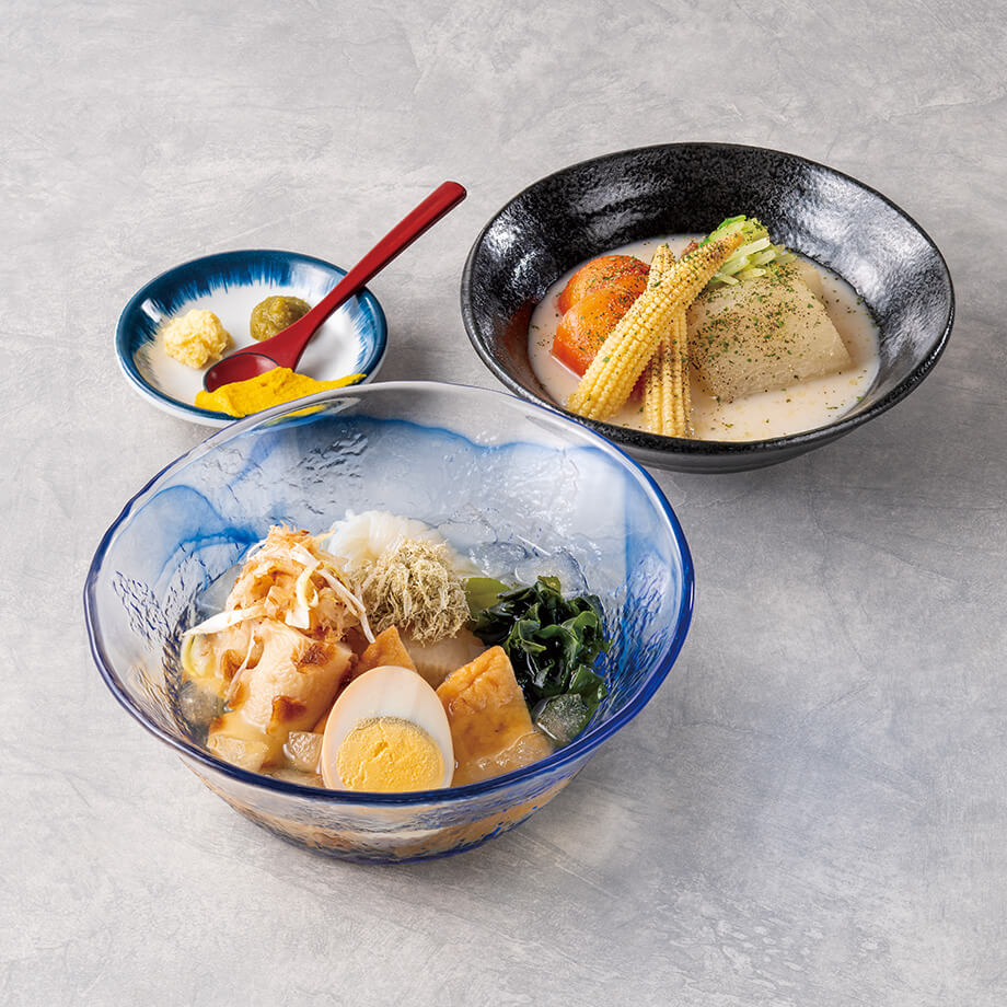 （左）冷やしあご出汁おでん5種盛り（右）冷やし鶏出汁おでん3種盛り