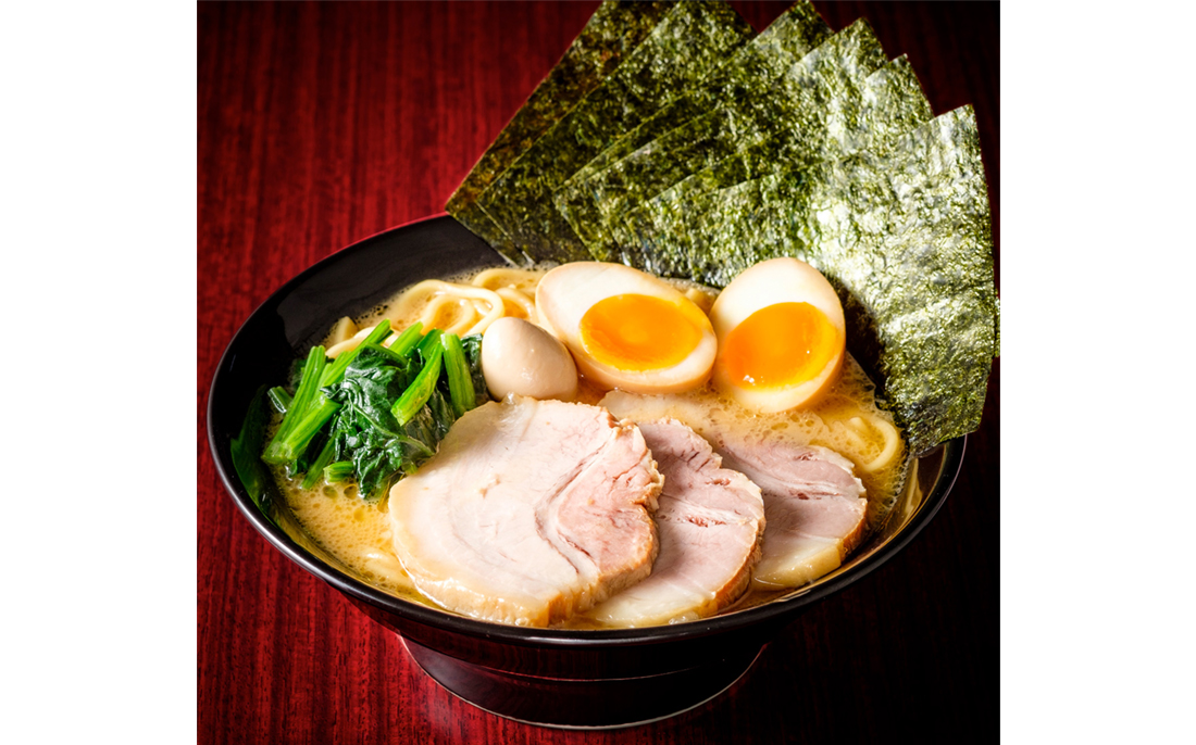 【東京ラーメン横丁】<br />
何度食べても飽きない“クリーミーなスープが特徴の家系ラーメン”<br />
活気のある超絶空間で全国に100店舗以上展開中の人気店。