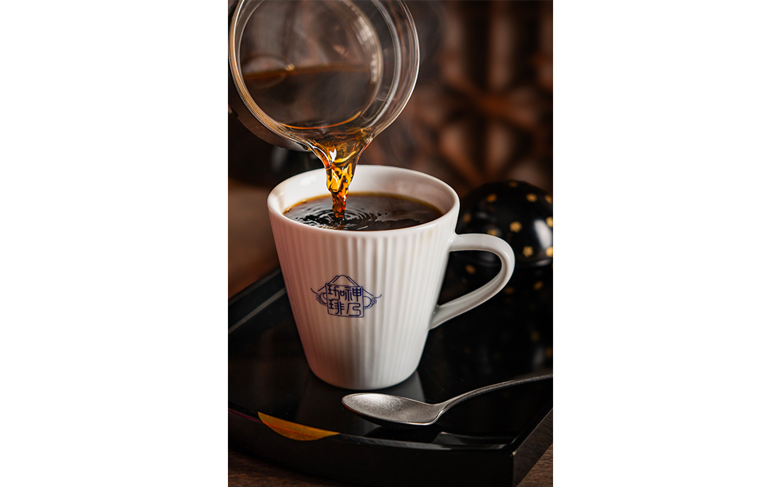 一杯の珈琲を通して、「日本のおもてなし」を体現するスペシャルティコーヒー専門店<br />
日本の美を取り入れた空間で最高の一杯をお楽しみください。